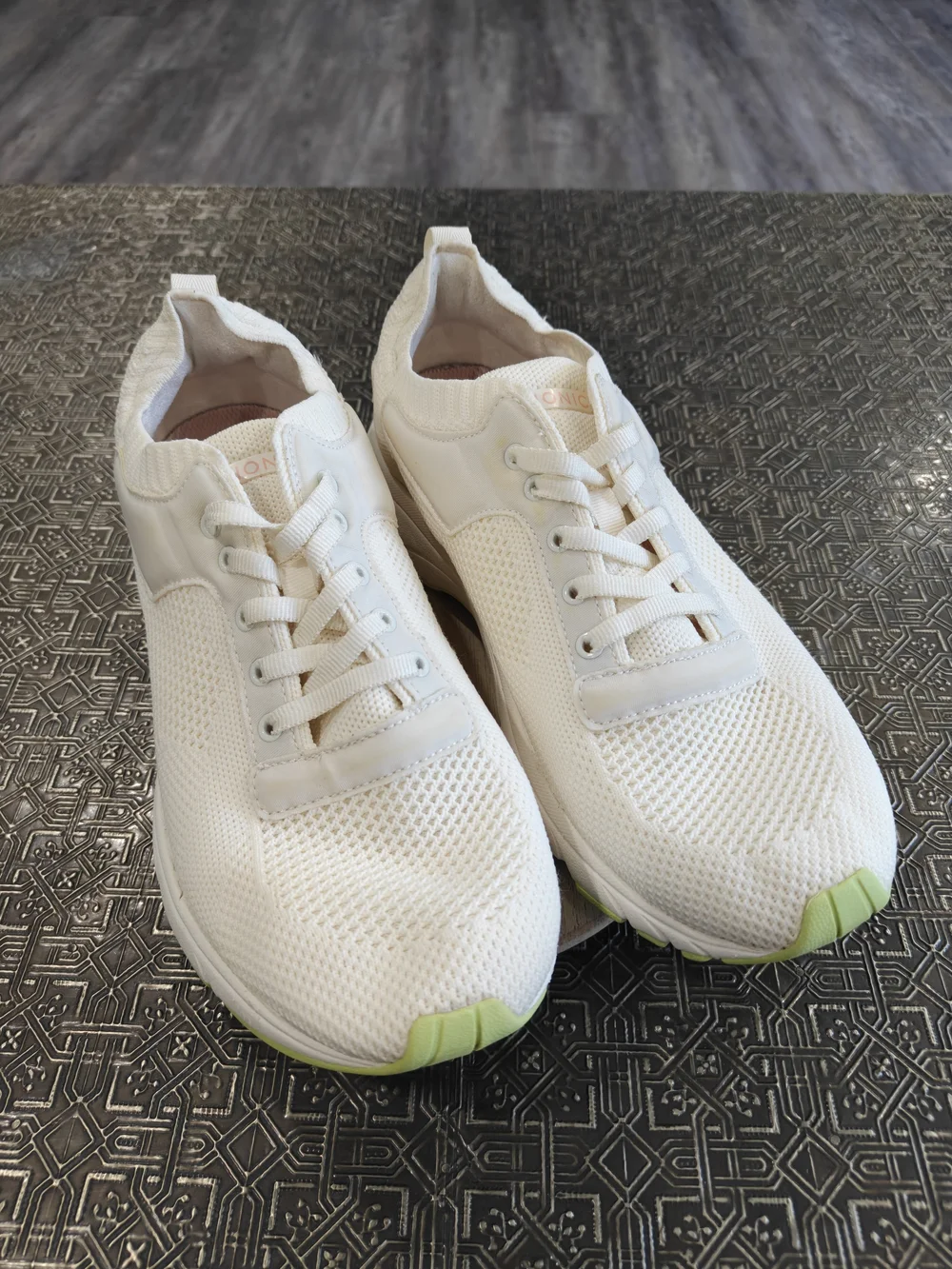 Vionic Endure Athletic Shoes In Marshmallow Color Size 9.5